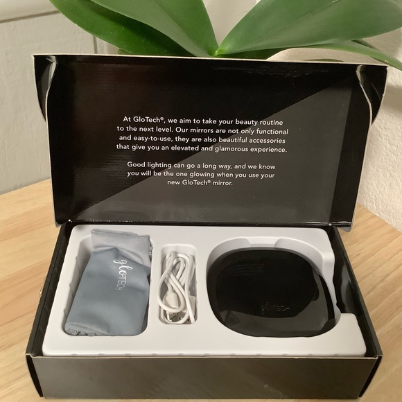 GLO TECH LED COMPACT Magnifying Small Mirror 1X & 10X Travel 4” BLACK AND WHITE - Picture 3 of 6